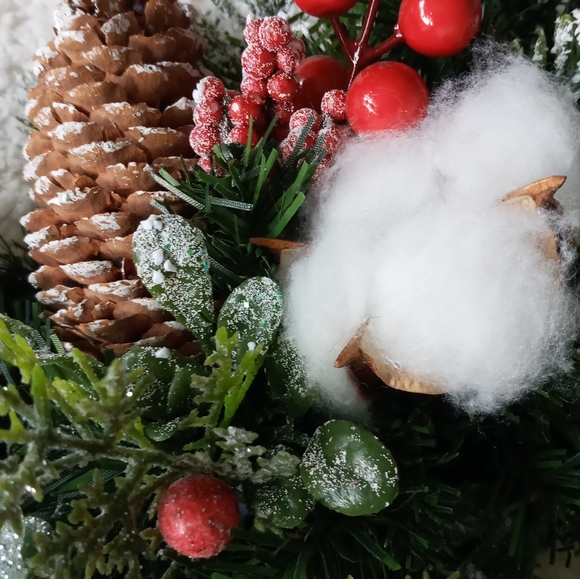 14" Christmas Wreath Handmade Cranberry, Pinecone Christmas - Picture 7 of 8